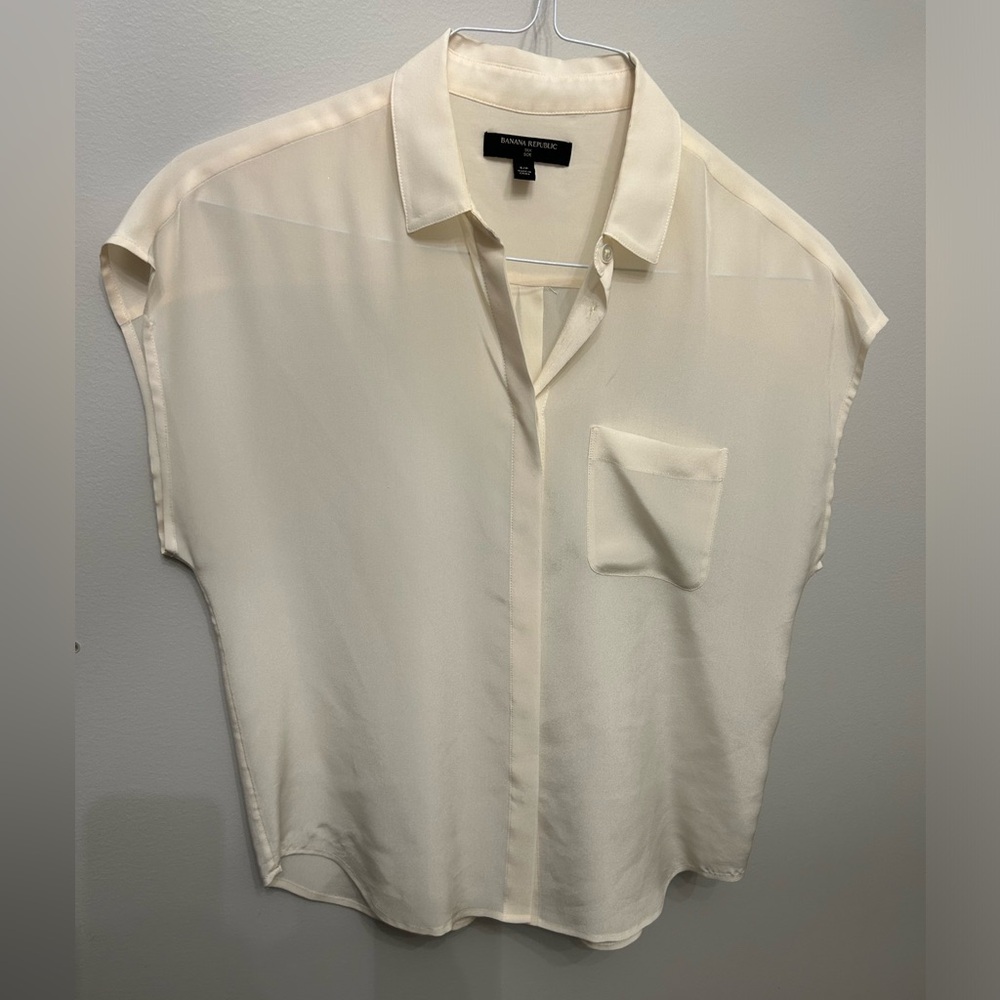EUC banana republic silk blouse